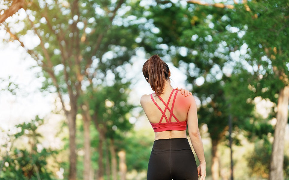 Wenn die Schulter schmerzt: Alles über Schulterbeschwerden und wie Sie Linderung finden